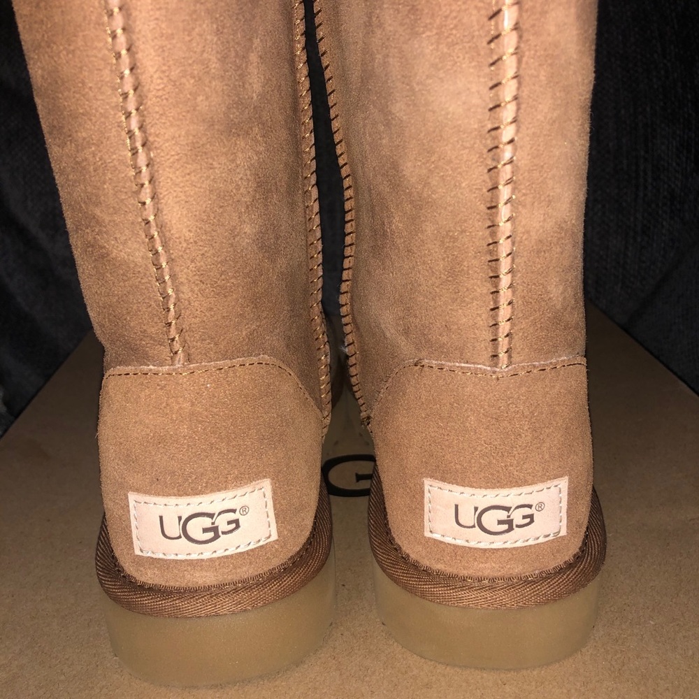 BNIB UGG Classic Tall II Boots in Chestnut Size 6
